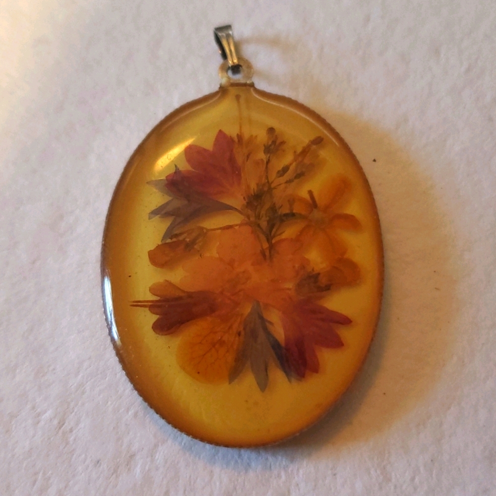 VTG Floral Epoxy Pendant w/ Metal Backing